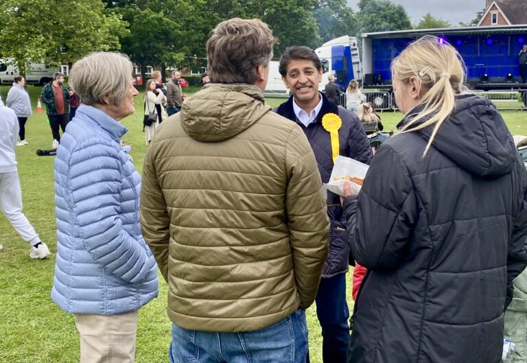 Farnham talking to public (Public).jpeg