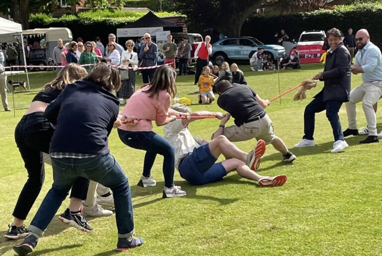 Tug of war (Public) (Sport) (Personal)